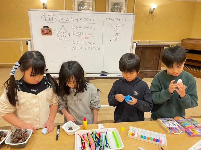 子どもたちが調理する様子